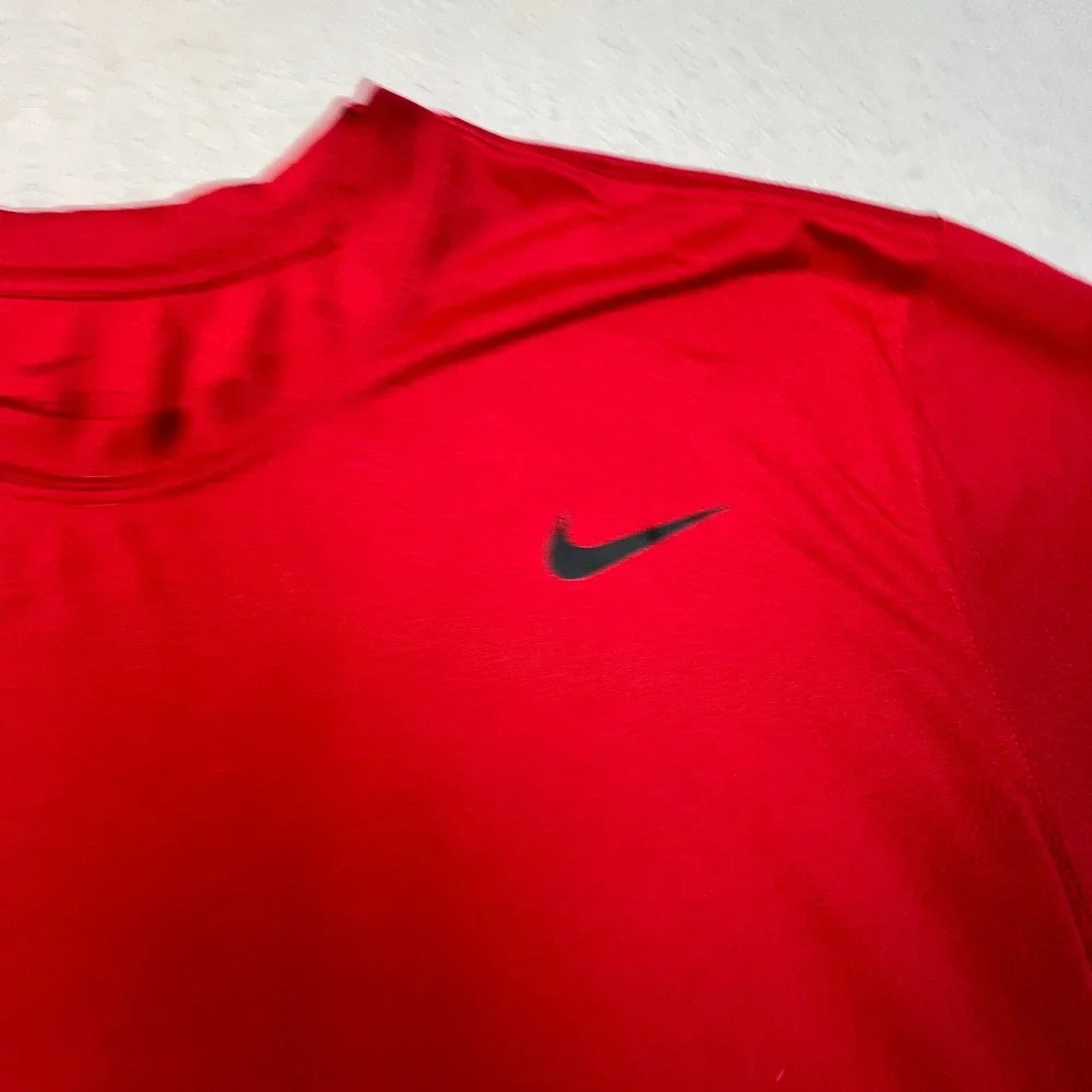 Nike Dri-FIT Training Shirt Mens Large Red Short Sleeve Swoosh Athletic Gym Tee